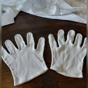 Elegant White Women's Gloves
